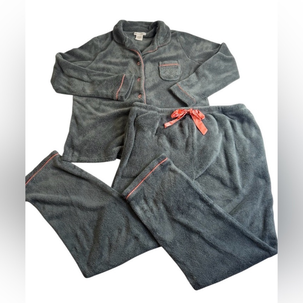 Frankie & Johnny Women's Plush Pajama Set in Charcoal w/ Coral Accents. Size XL.